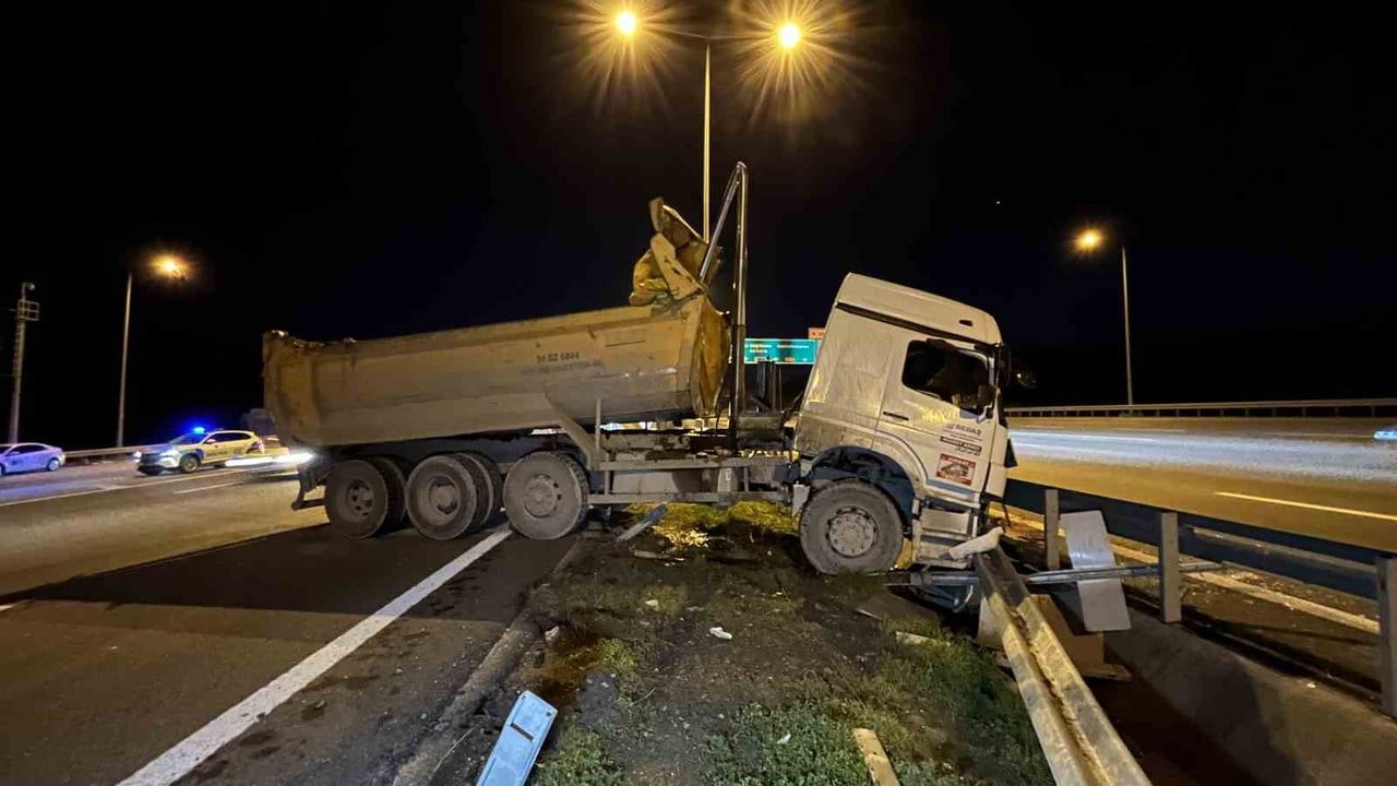 Başakşehir’de Hafriyat Kamyonu Kaza Yaptı: 1 Kişi Ağır Yaralı