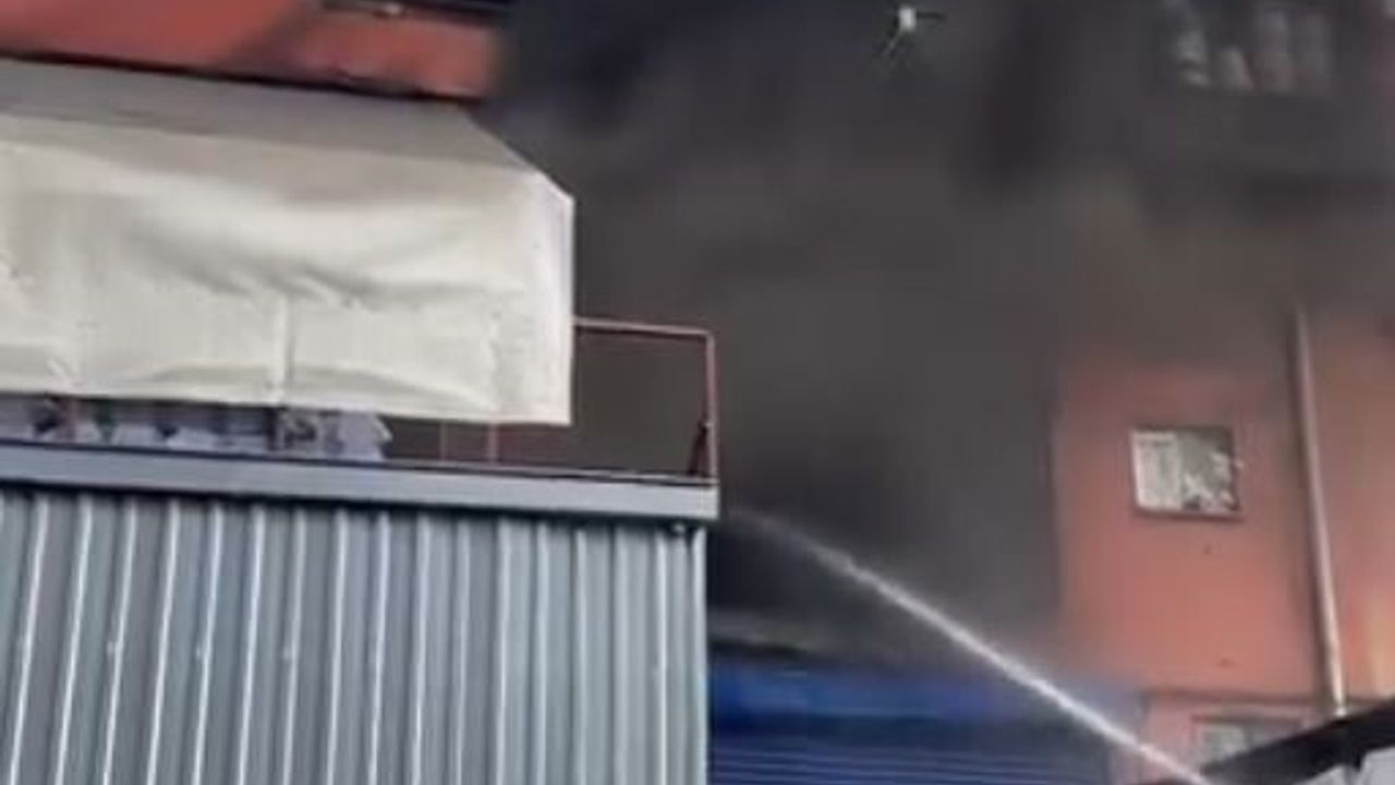 Başakşehir'de Plastik İmalathanesinde Yangın Çıktı