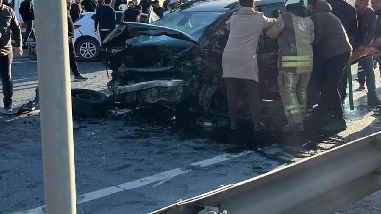 Başakşehir'deki Trafik Kazası: 1 Ölü, 2 Yaralı