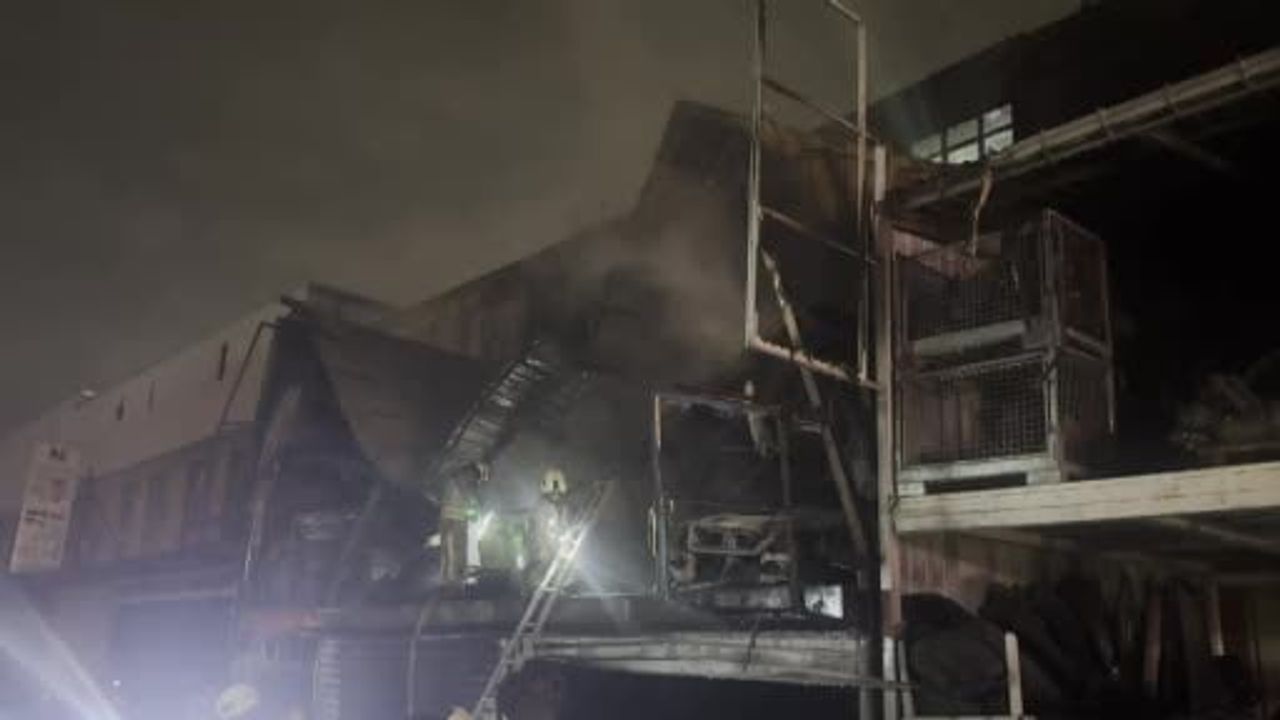 Başakşehir Oto Sanayi Sitesi’nde Korkutan Yangın