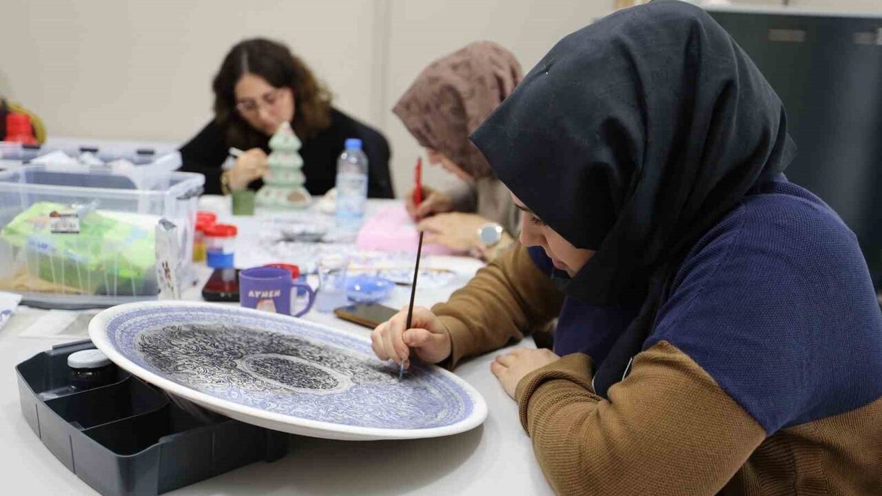 Başiskele'de Kadınlar Geleneksel El Sanatlarıyla Buluşuyor