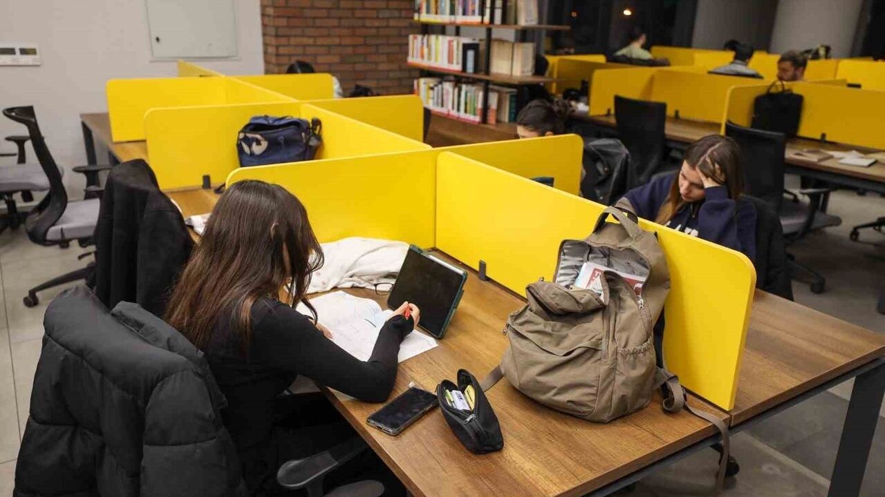 Başiskele'deki Gençlik Merkezi Öğrencilerin Yanında