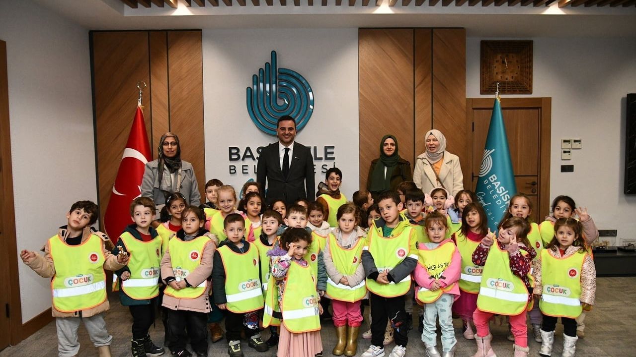 Başiskele'deki Minik Öğrencilerden Belediye Ziyareti