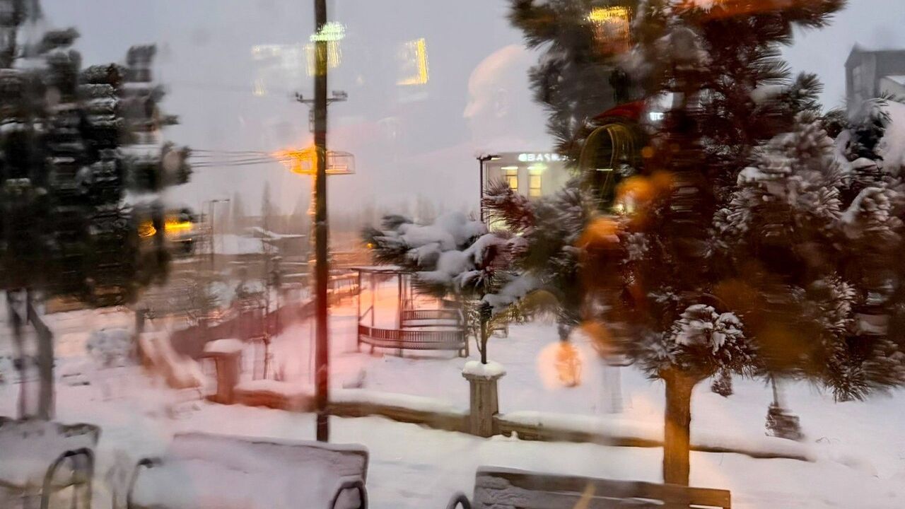 Başkale'de Yoğun Kar Yağışı Etkili Oldu