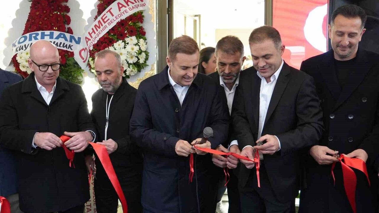 Başkan Akın ve Milletvekili Sarı Kuyumcular Çarşısında Buluştu