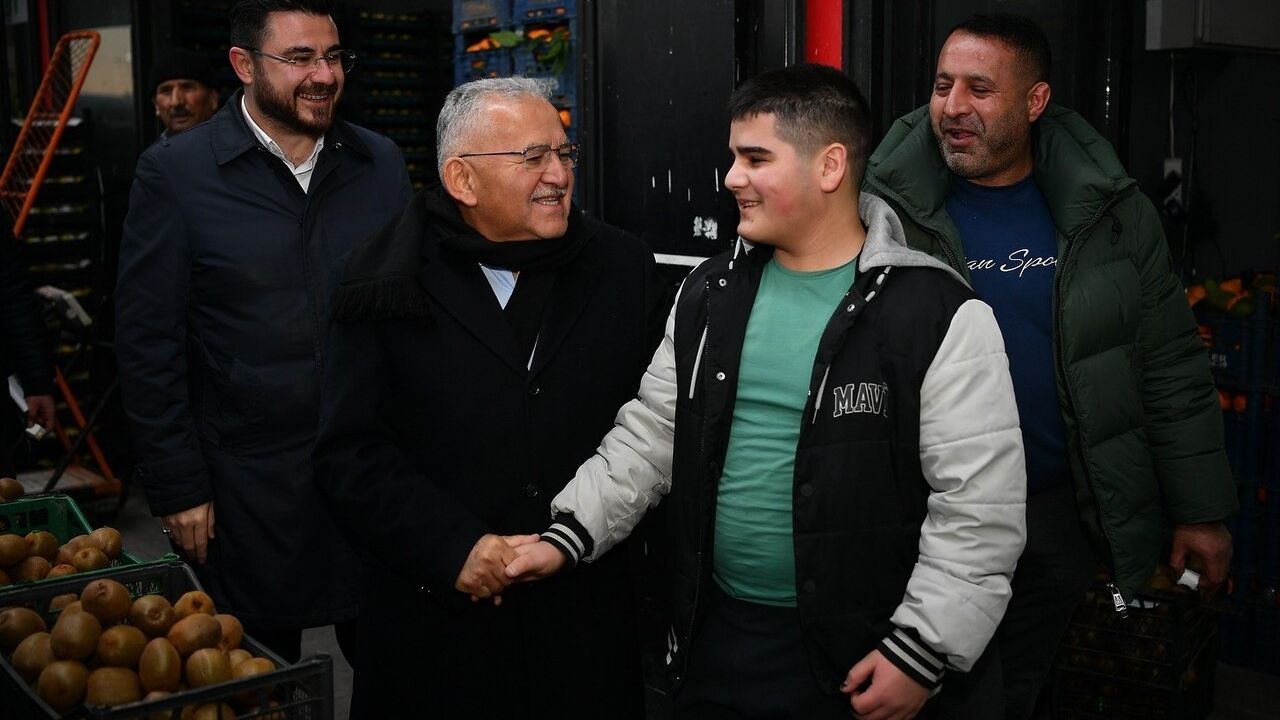 Başkan Büyükkılıç Hal Kompleksi'ni Ziyaret Etti