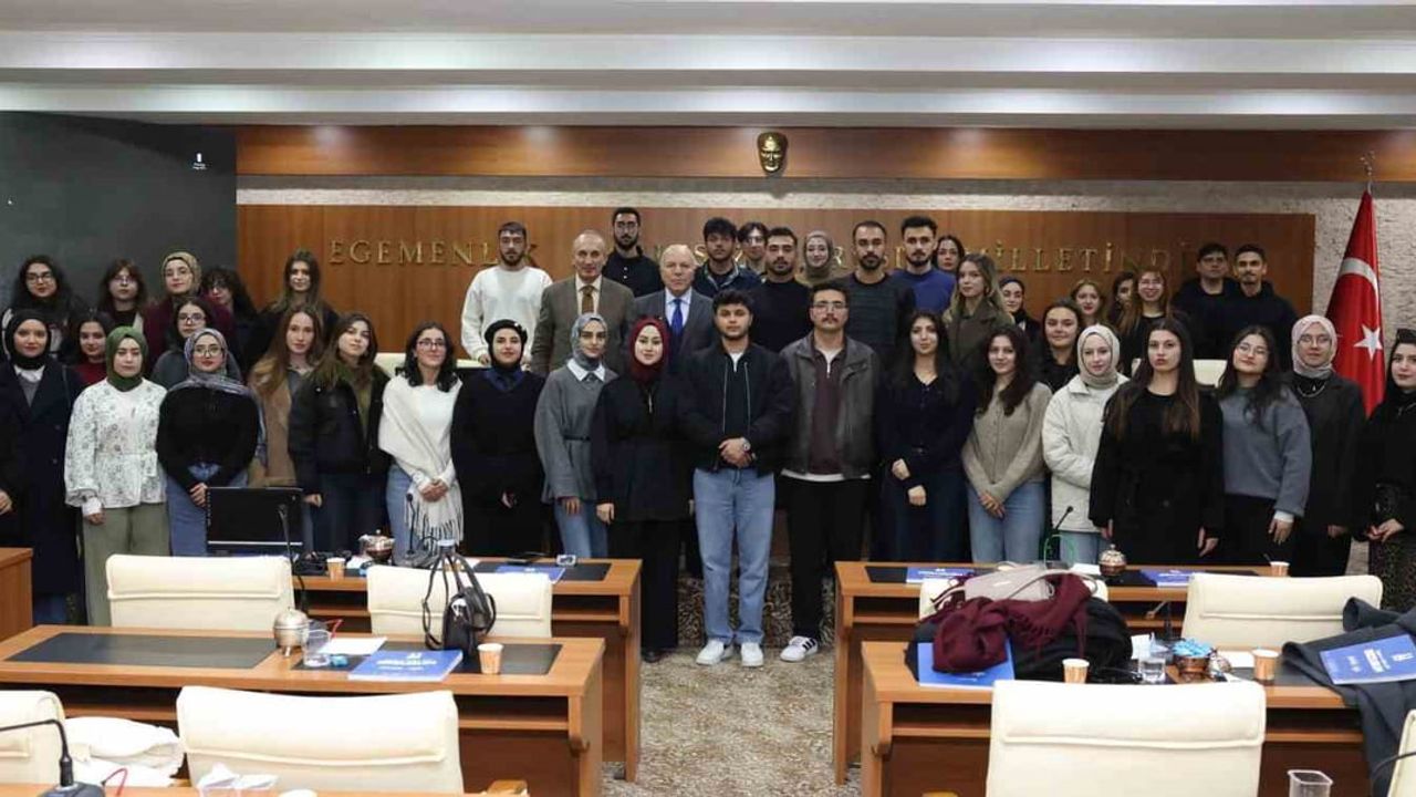 Başkan Sekmen, EBYÜ Hukuk Fakültesi Öğrencileriyle Bir Araya Geldi