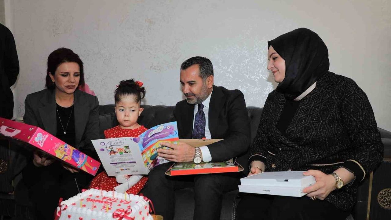 Başkan Şerifoğulları'ndan Kelebek Hastası Fatma'ya Ziyaret