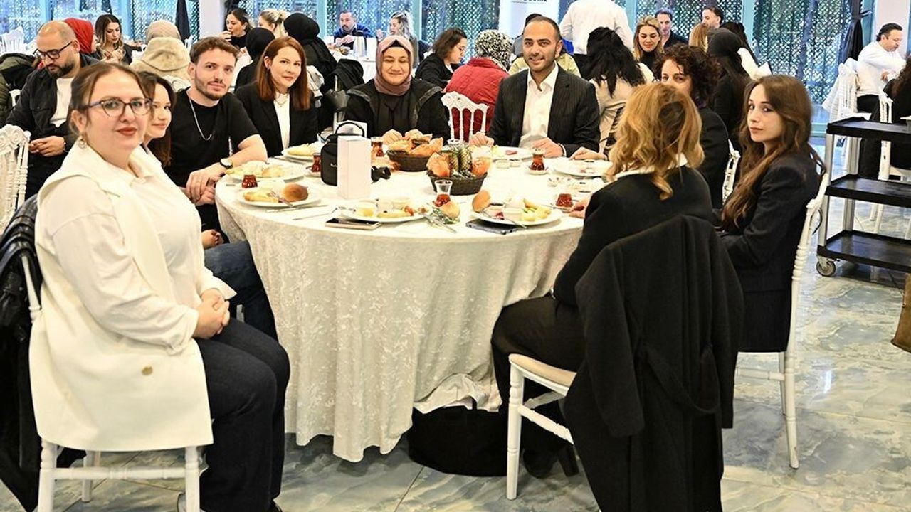 Başkan Vekili Eray Karadeniz Kuaförlerle Buluştu