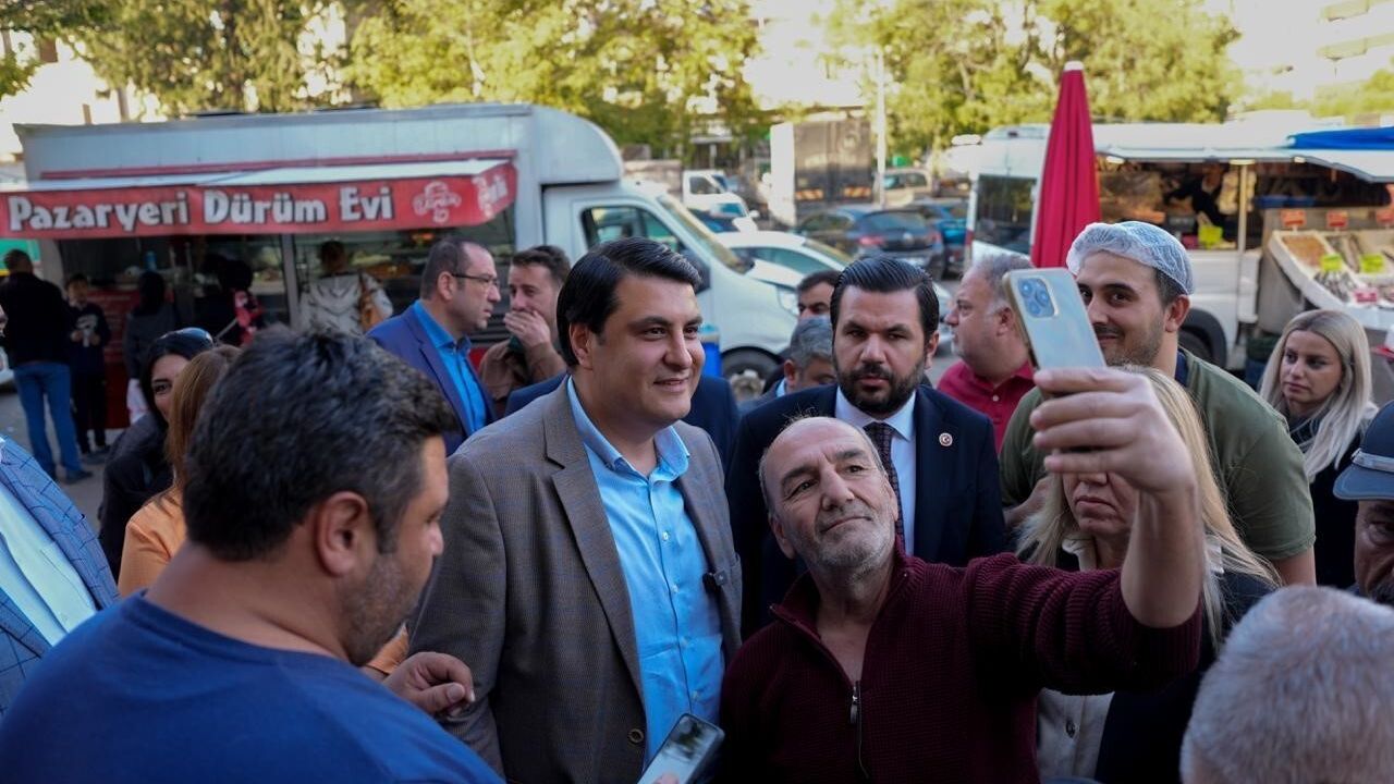 Başkan Yılmaz Güvenevler Semt Pazarı'nda Yerel Esnafla Buluştu