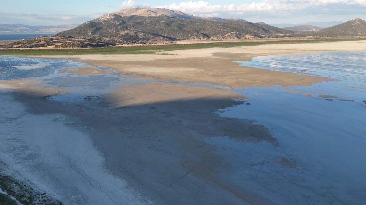 Batı Akdeniz Gölleri Tehlike Altında: Burdur Gölü'nün Su Hacminin Yüzde 50'si Kaybedildi