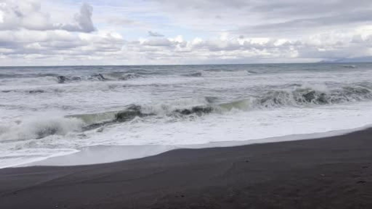 Batı Karadeniz'de Fırtına Ve Kar Yağışı Etkili Oluyor