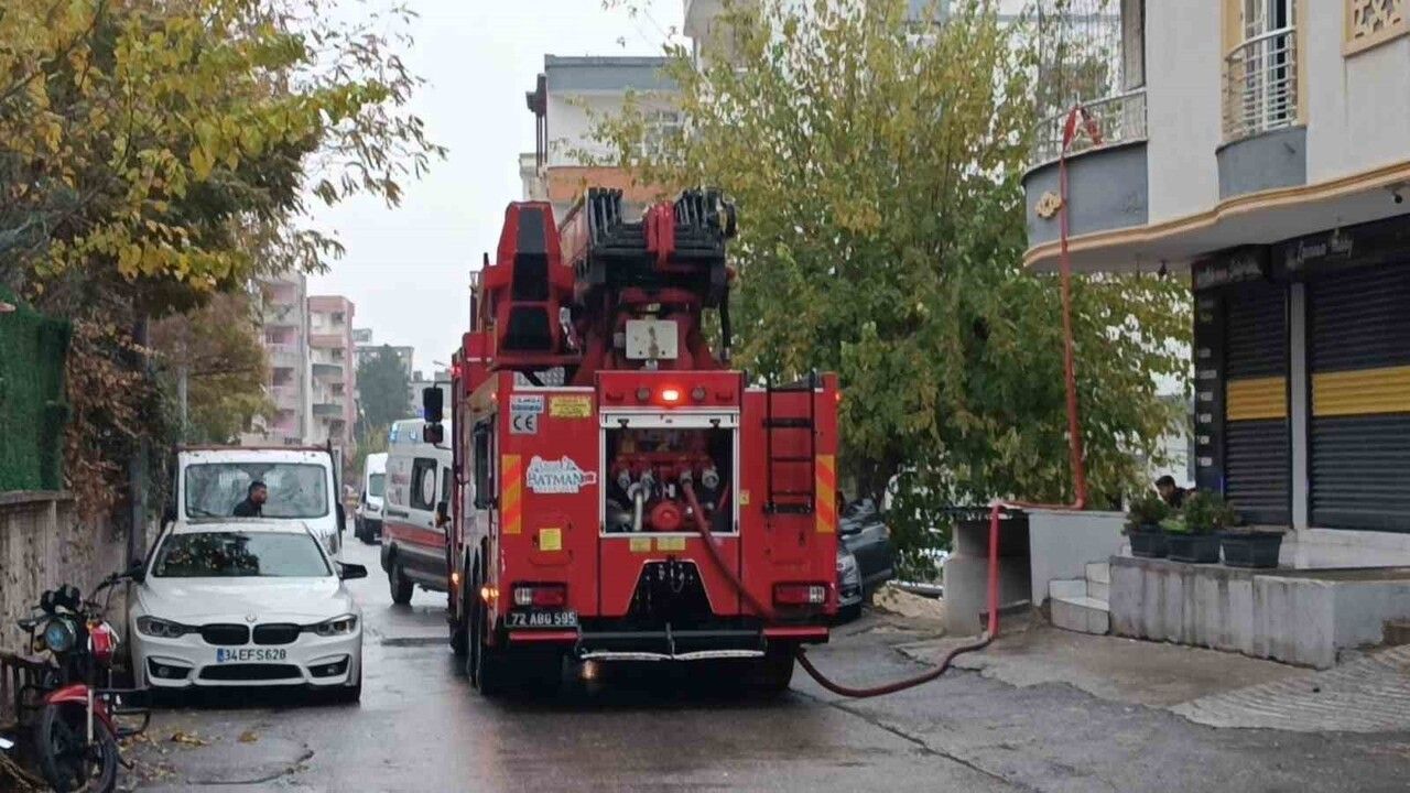 Batman'da Ev Yangını: Bir Kadın Dumandan Etkilendi
