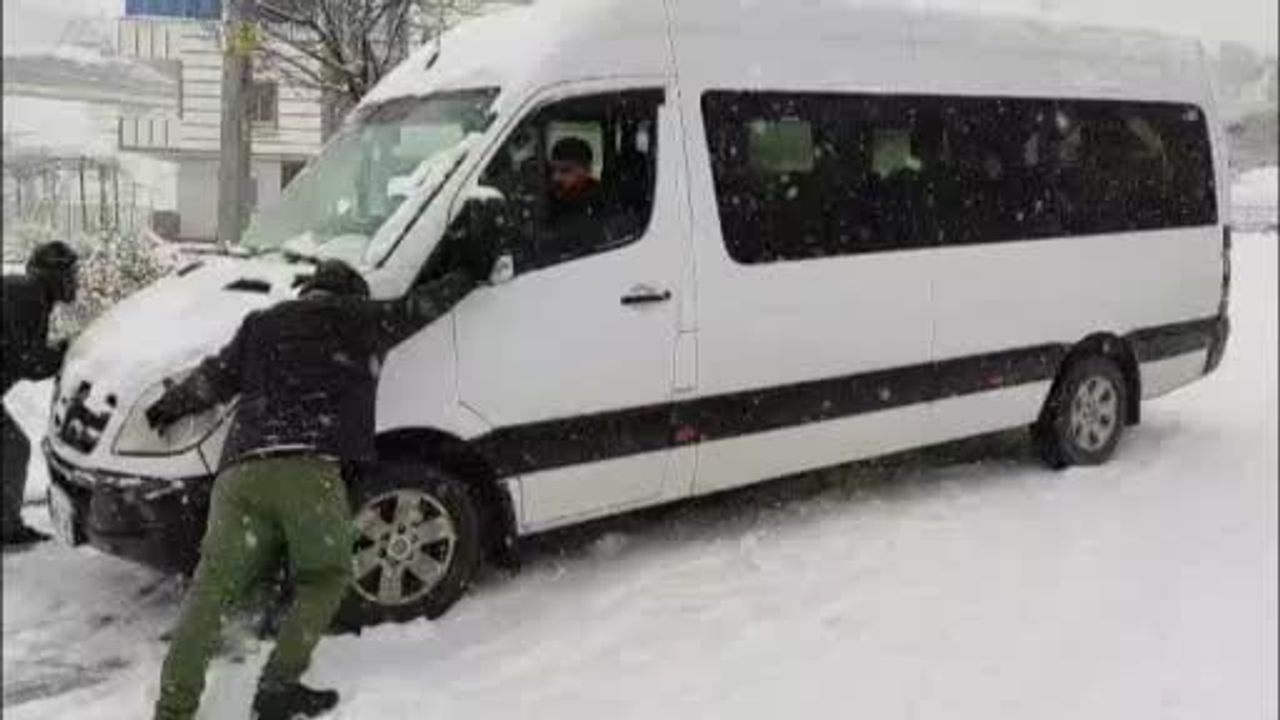 Batman'da Kar Yağışı Ulaşımı Zorlaştırdı