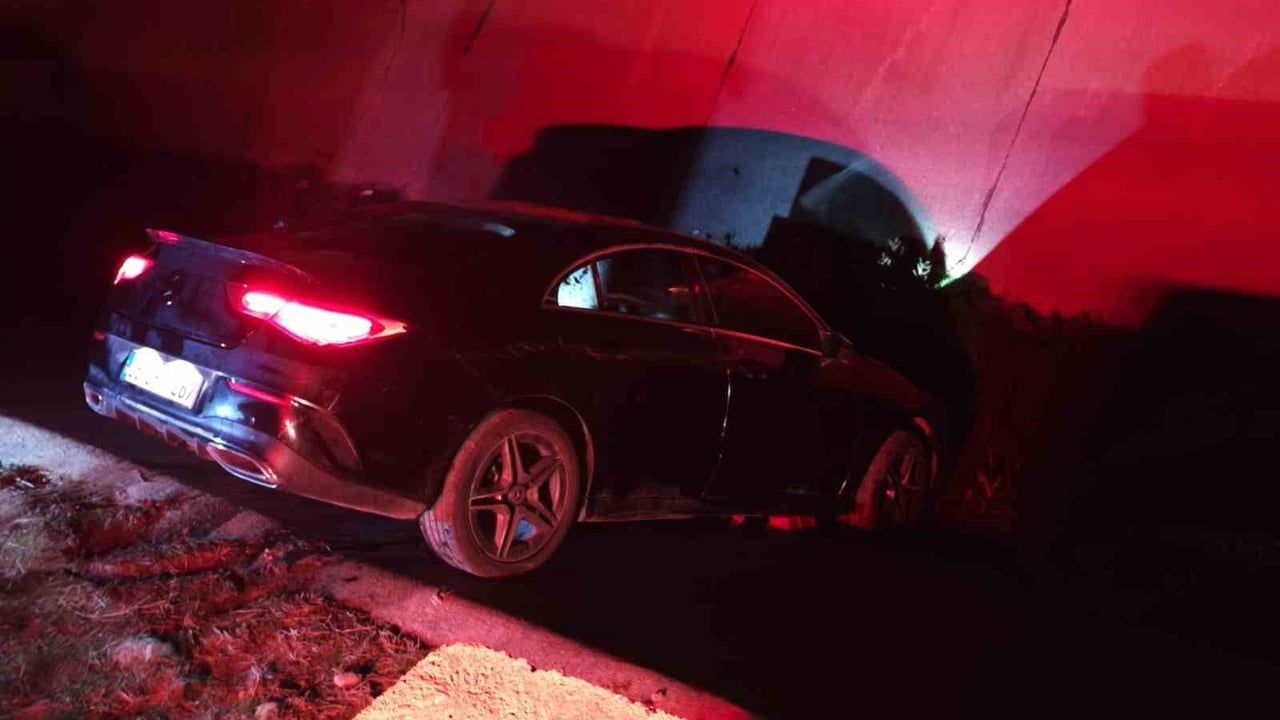 Batman'da Otomobil Su Kanalına Uçtu, 1 Kişi Yaralandı