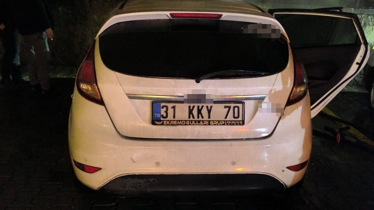 Batman'da Park Halindekı Otomobil Yangını