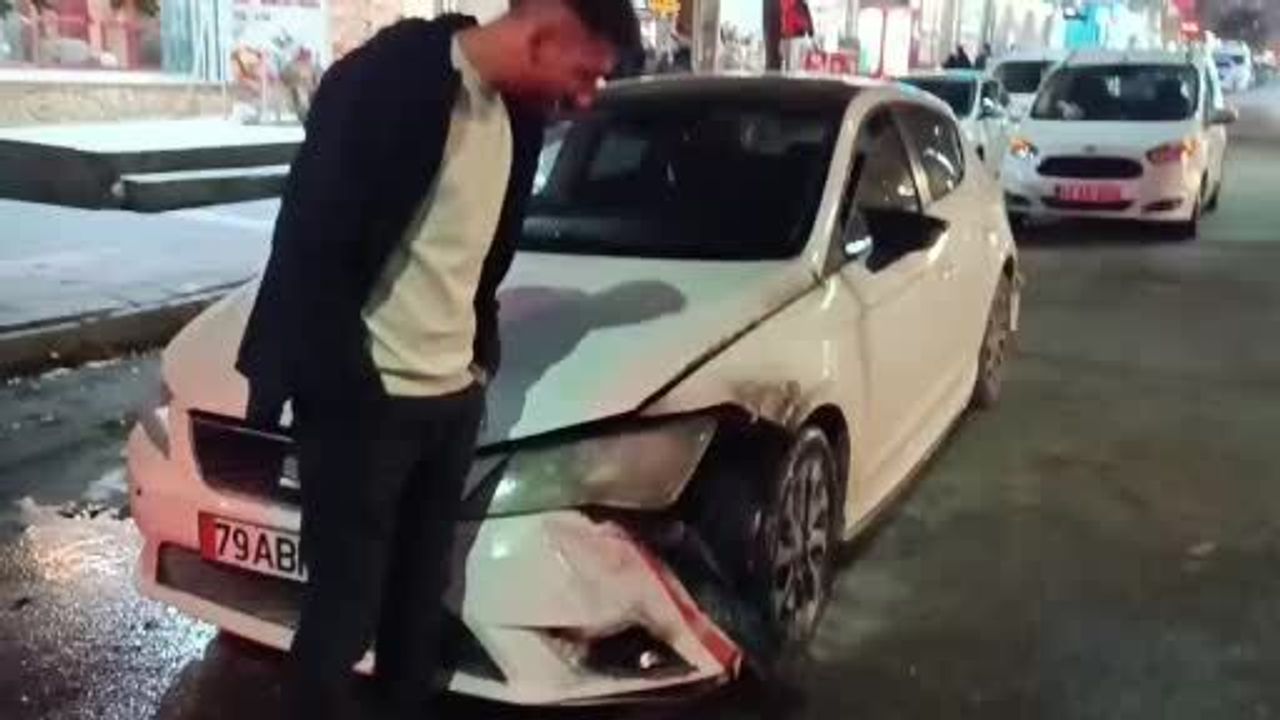 Batman'da Seyir Halindeki Otomobil Alev Aldı