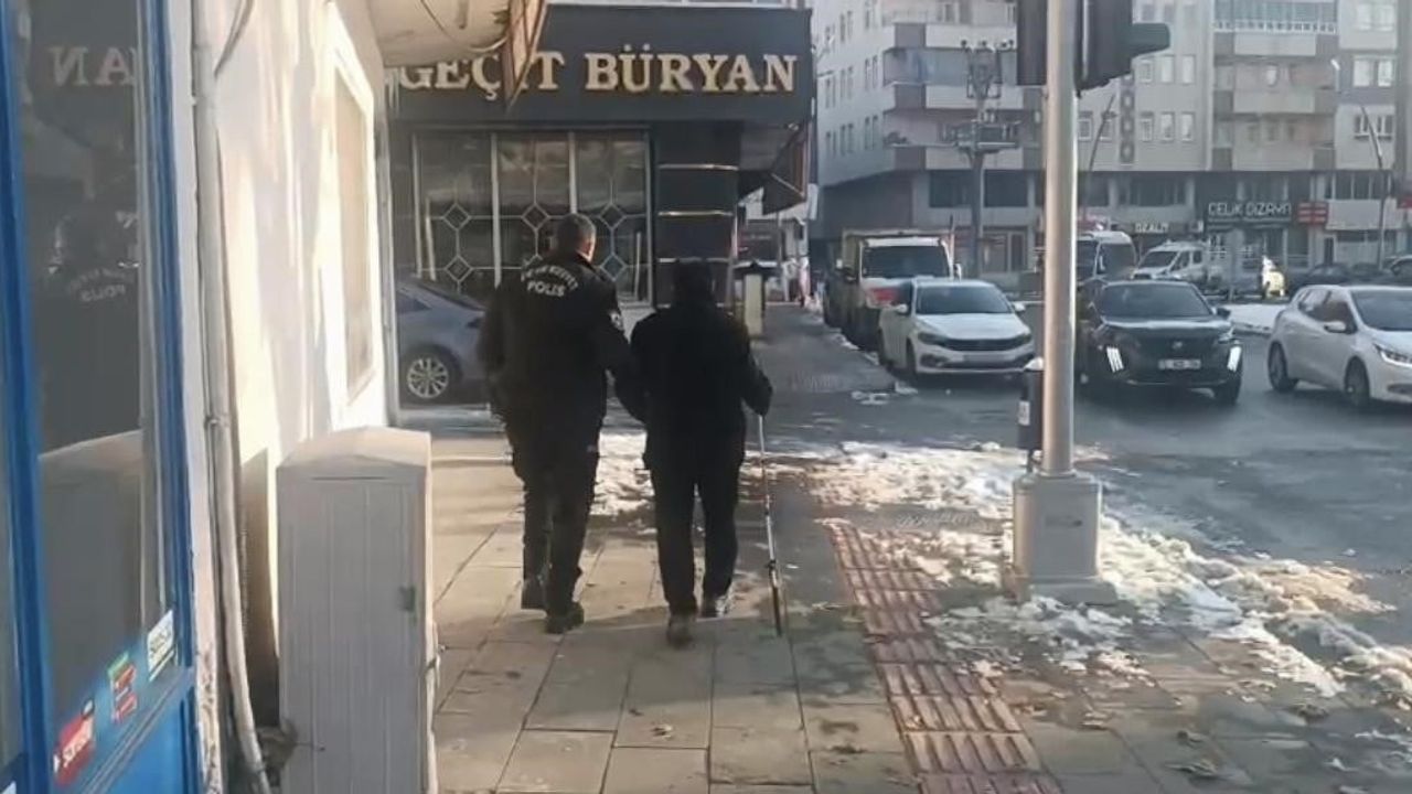 Batman'dan Örnek Davranış: Görme Engelli Vatandaşa Yardım