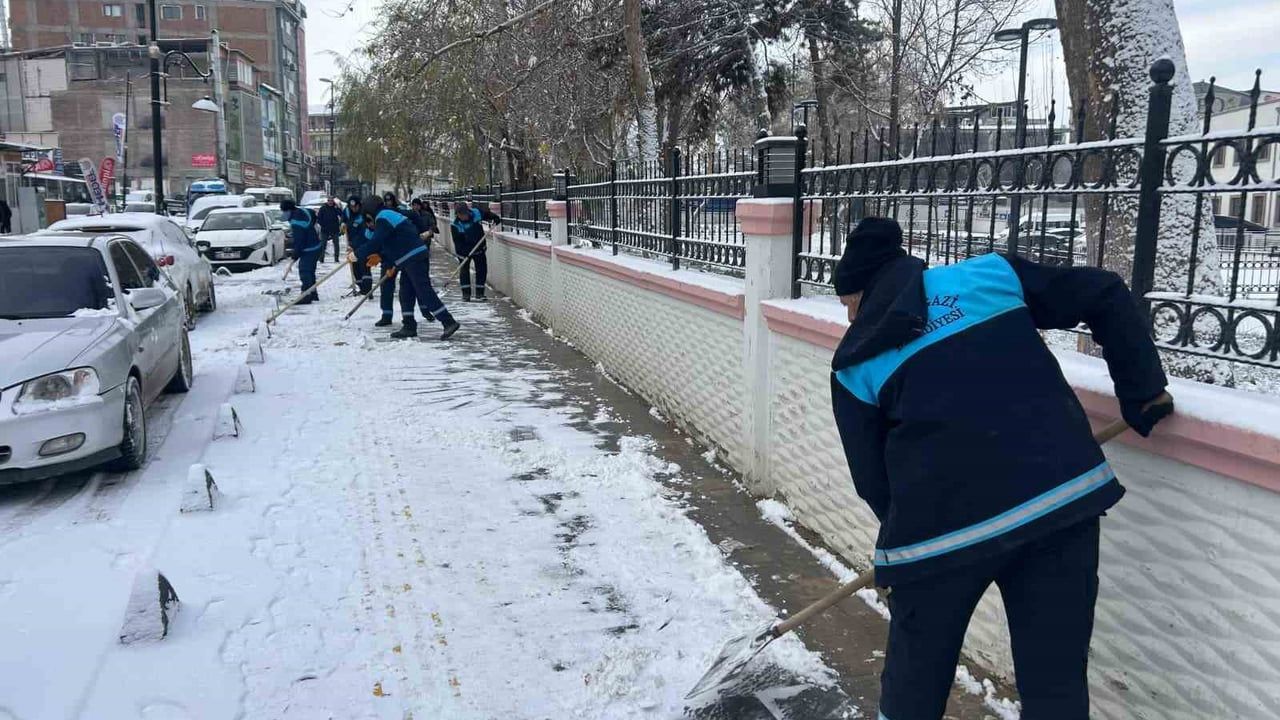 Battalgazi Belediyesi Kış Koşullarında Yoğun Çalışma Sürecinde