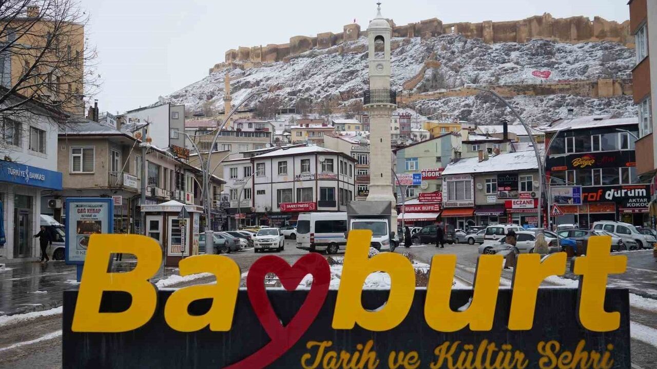 Bayburt'ta Kar Yağışı ve Buzlanma Uyarısı