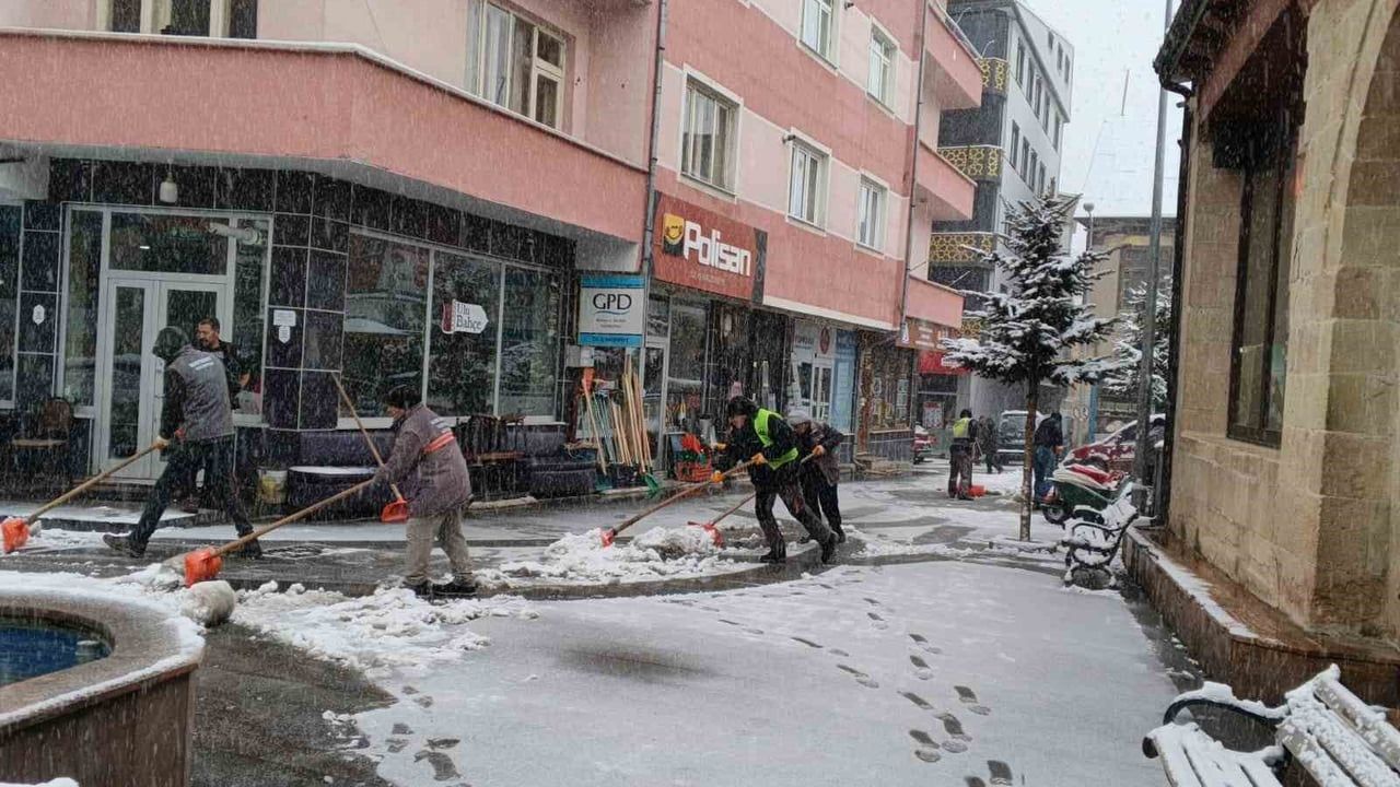 Bayburt’ta Karla Mücadele Çalışmaları Devam Ediyor