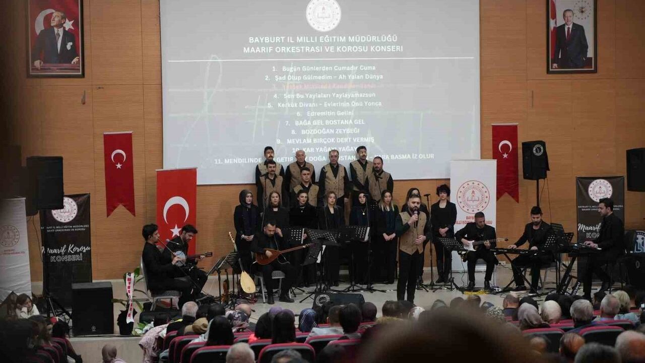 Bayburt'ta Öğretmenlerden Muhteşem Türkü Ziyafeti