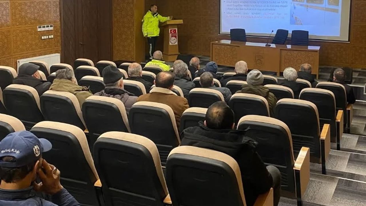 Bayburt'ta Servis Sürücüleri İçin Trafik Güvenliği Eğitimi Düzenlendi