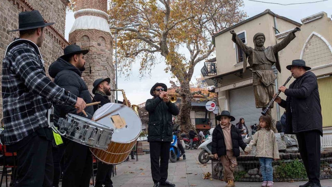 Bergama'da Kadınların Emeklerinin Sergilendiği Arasta Panayırı