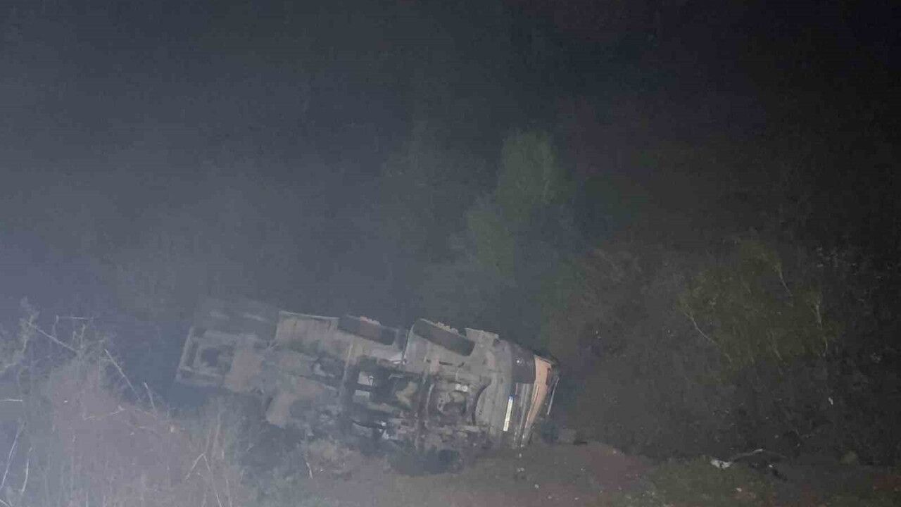 Beton Mikseri 150 Metrelik Uçuruma Düştü: 2 Yaralı