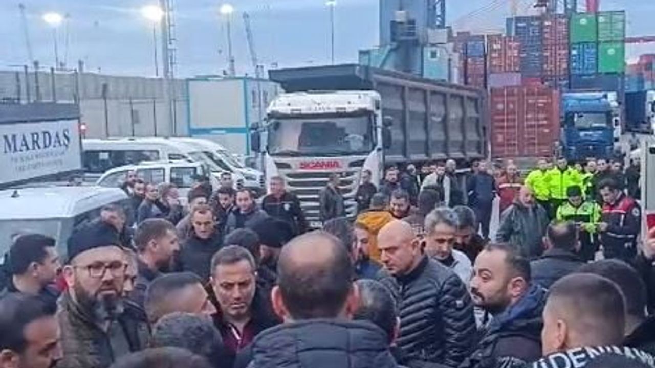 Beylikdüzü Ambarlı'da Tır Şoförleri Eylem Yaptı