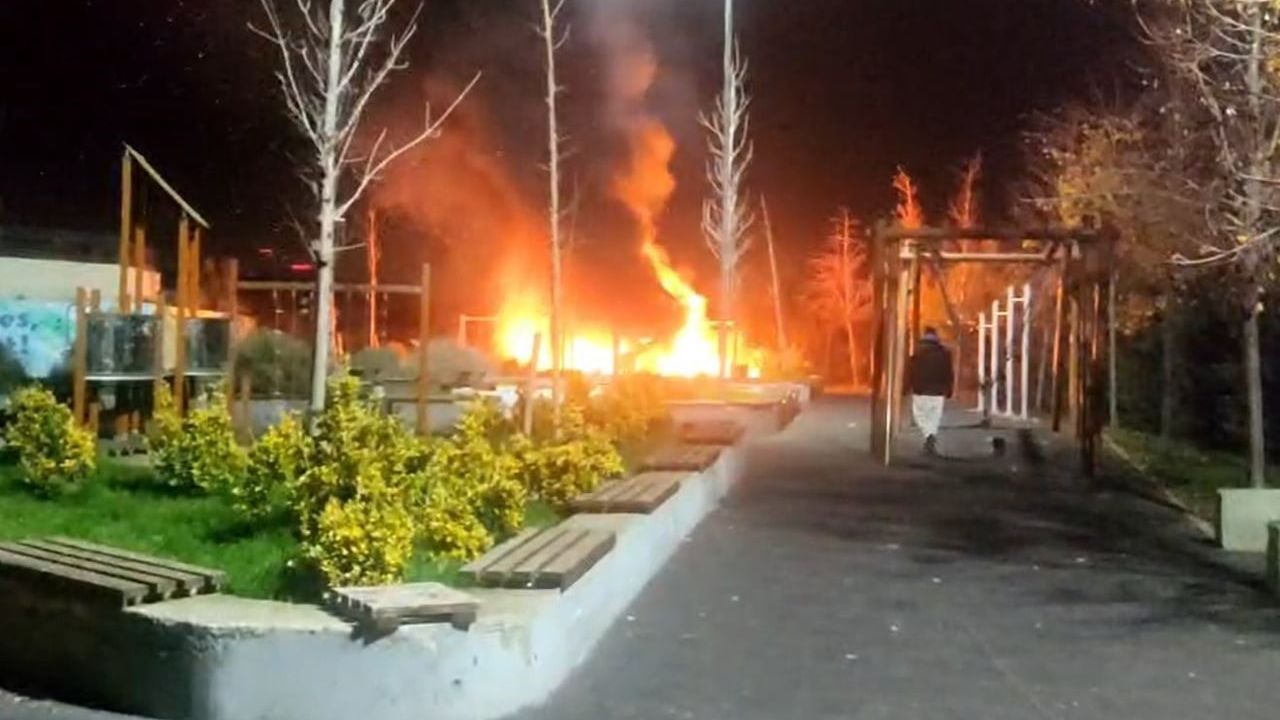 Beylikdüzü'nde Çocuk Parkı Yangını: 3 Çocuk Yakalandı