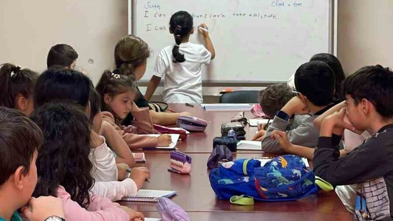 Beyoğlu Belediyesi Ücretsiz Eğitim Kursları ile Öğrencileri Destekliyor