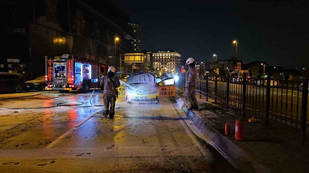 Beyoğlu'nda Ticari Taksi Yangını