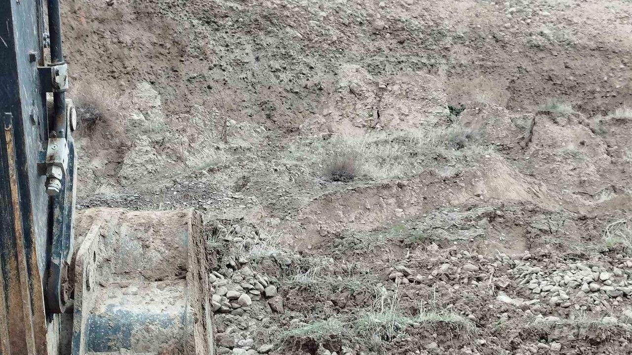 Beypazarı-Adaören Yolunda Heyelan: Trafik Kapandı