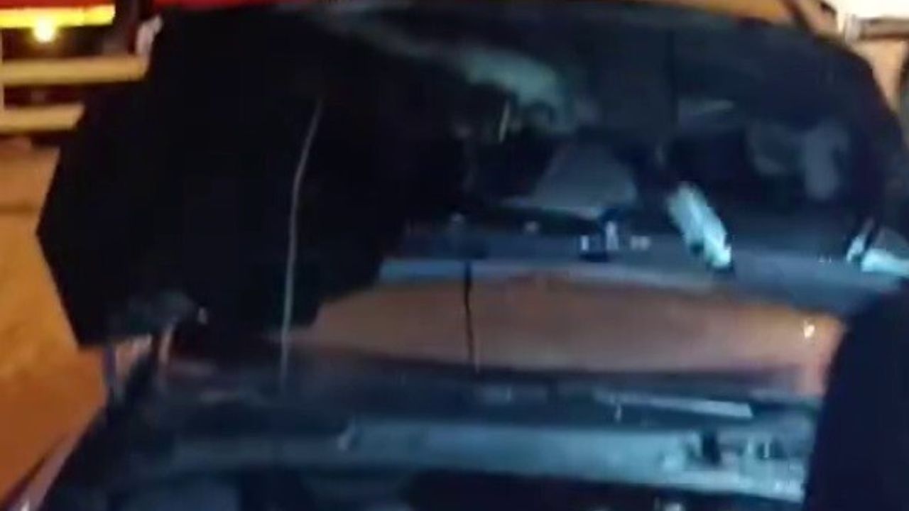 Beyşehir'de Park Halindeki Araba Yangın Çıkardı