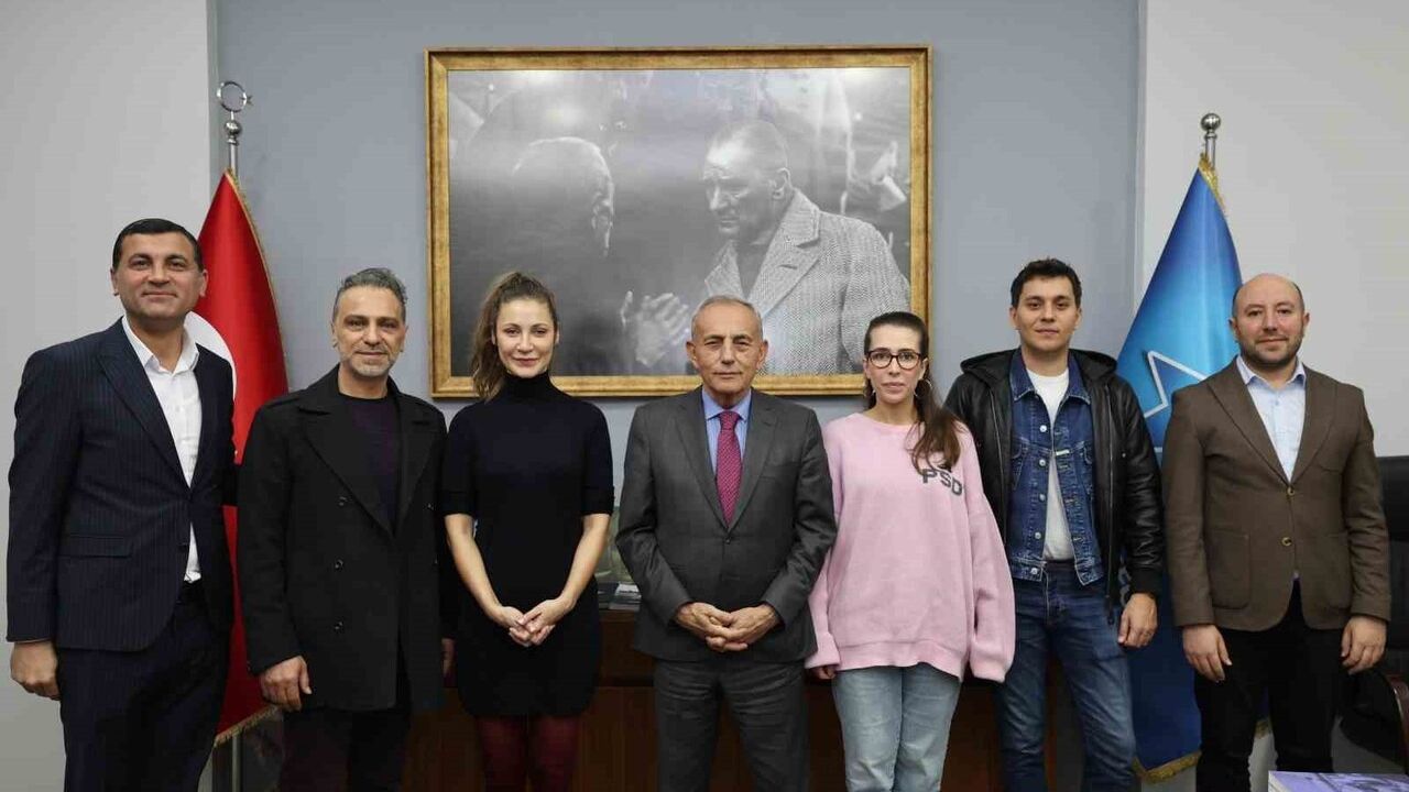 Bildiğin Gibi Değil Film Ekibi Küçükçekmece'de