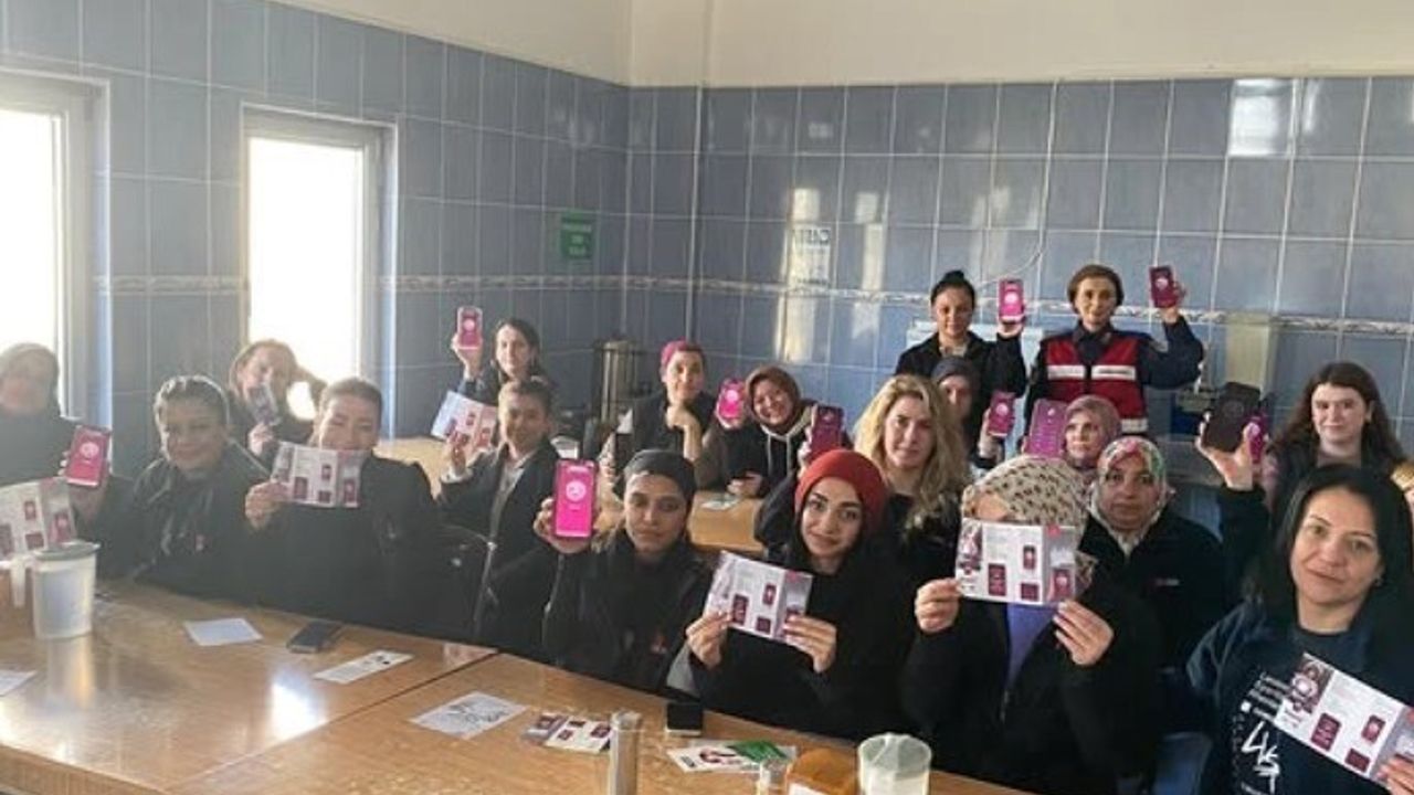 Bilecik Jandarma, Kadınlara KADES Eğitimi Verdi