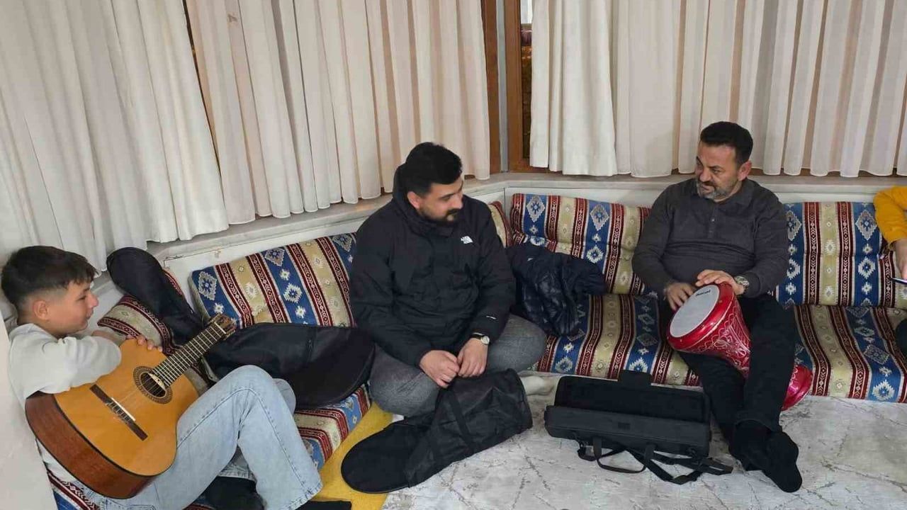 Bilecik'te Çocuk Evlerine Çizgi Film Sürprizi