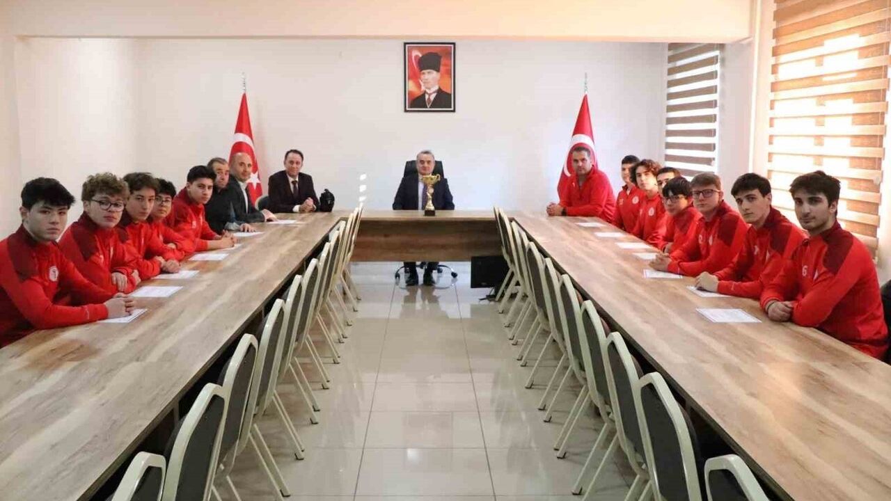 Bilecik'te Genç Basketbolcular İl Birincisi Oldu