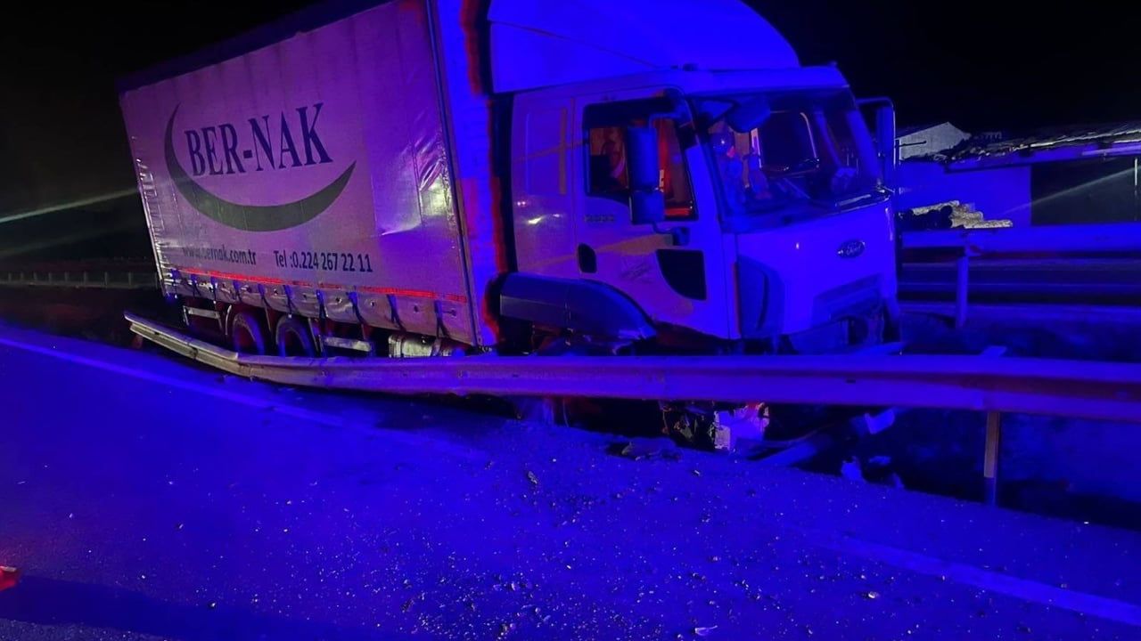 Bilecik'te Kontrolden Çıkan Kamyon Kazası