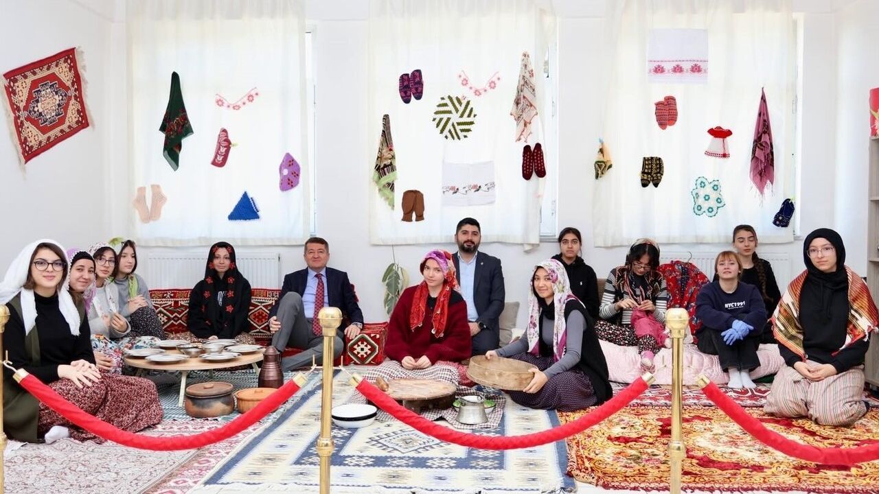 Bilecik'te Öğrencilerin Hazırladığı Hayır Çarşısı