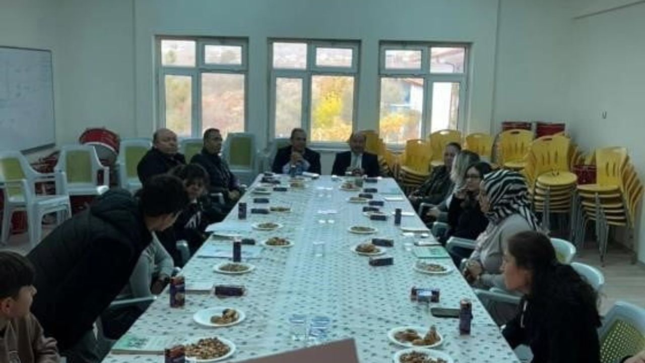 Bilecik'te Öğrencilerle Kitap Okuma Projesi Başlatıldı