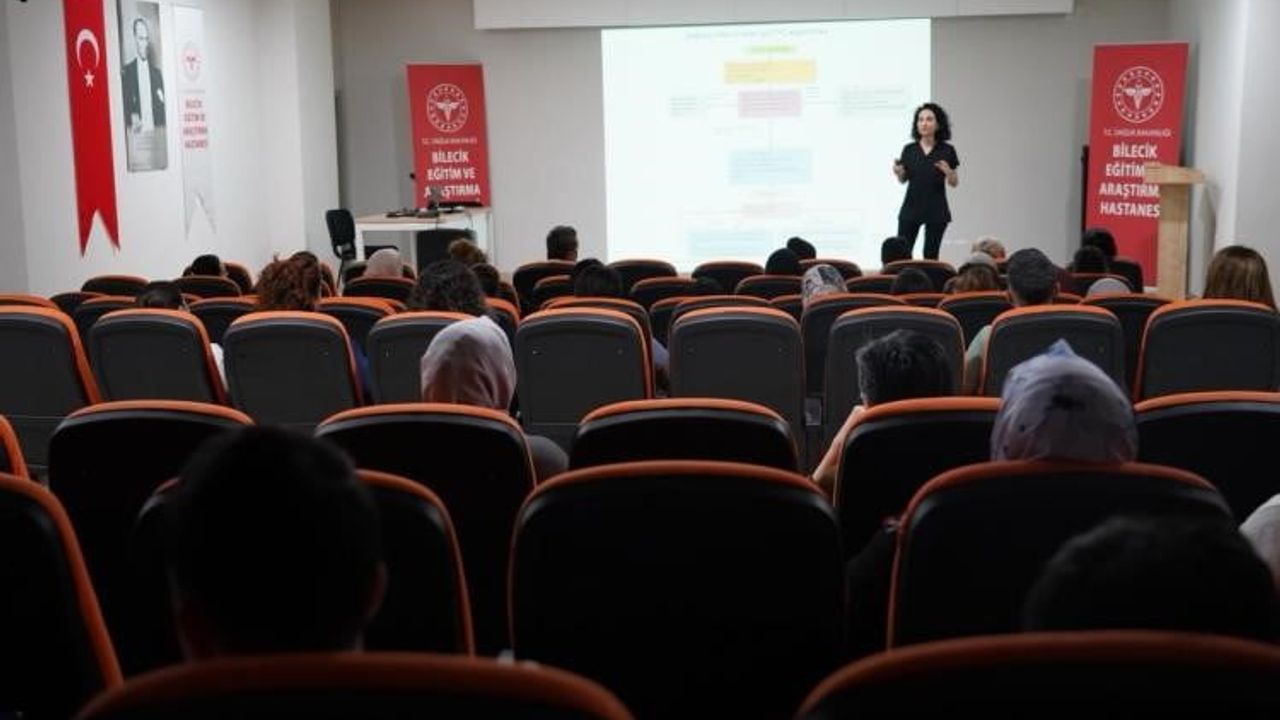 Bilecik’te Sağlıkçılara Kalp Masajı ve Hayat Kurtarma Eğitimi