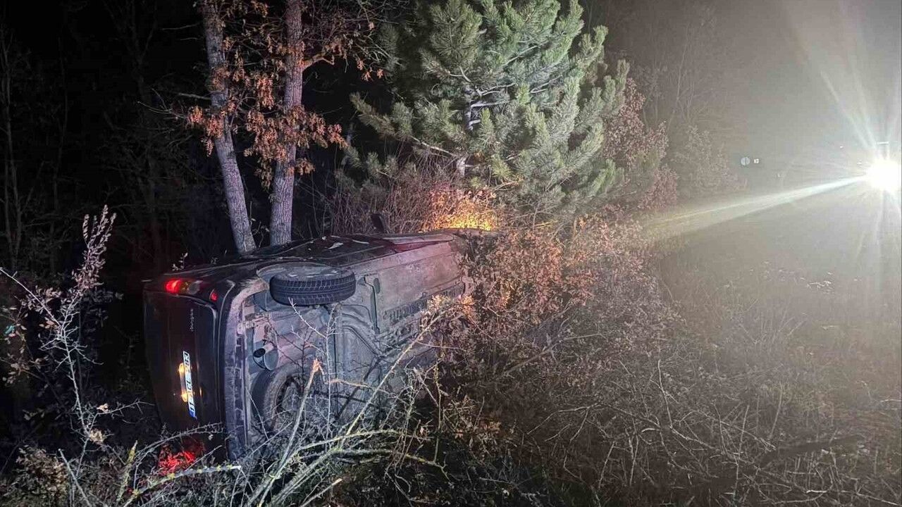 Bilecik'te Şarampole Uçan Araçta İki Yaralı