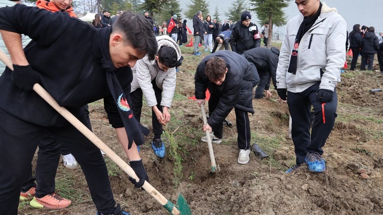 Bilecik'te Şehitler İçin Fidan Dikimi Etkinliği