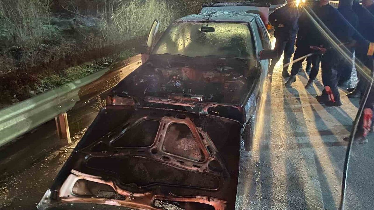 Bilecik'te Seyir Halindeki Otomobil Yangın Çıkardı