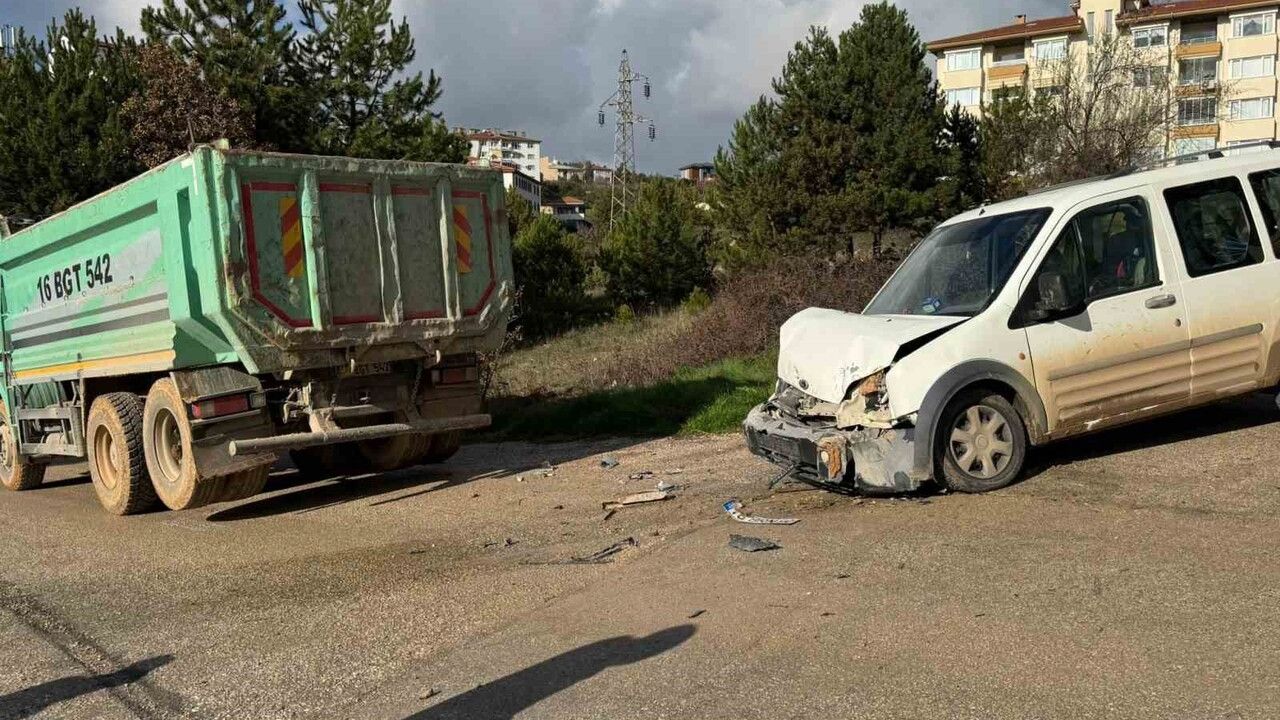 Bilecik'te Trafik Kazası: 4 Yaralı