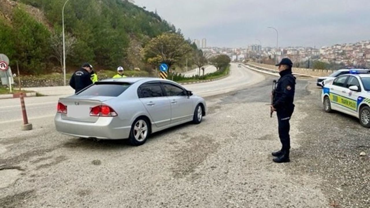 Bilecik'te Yasal Kalış Hakkı Olmayan İki Kişi Yakalandı