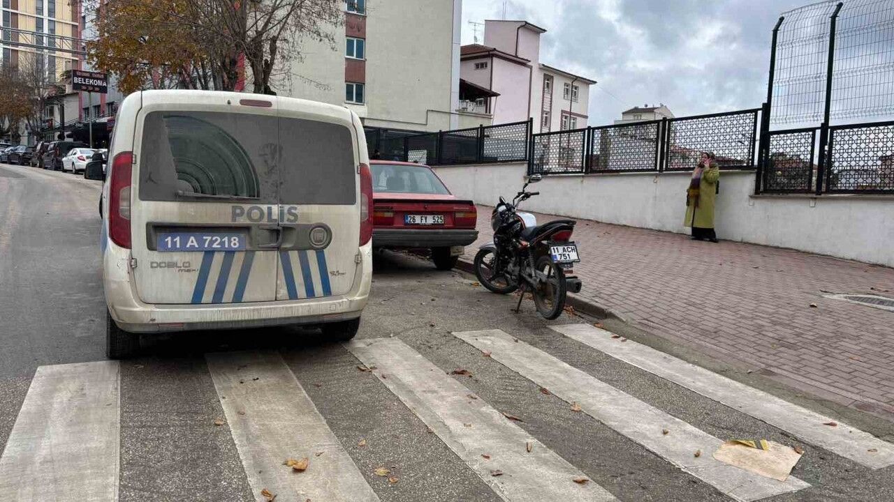 Bilecik'te Yaya Geçidinde Motosiklet Kazası