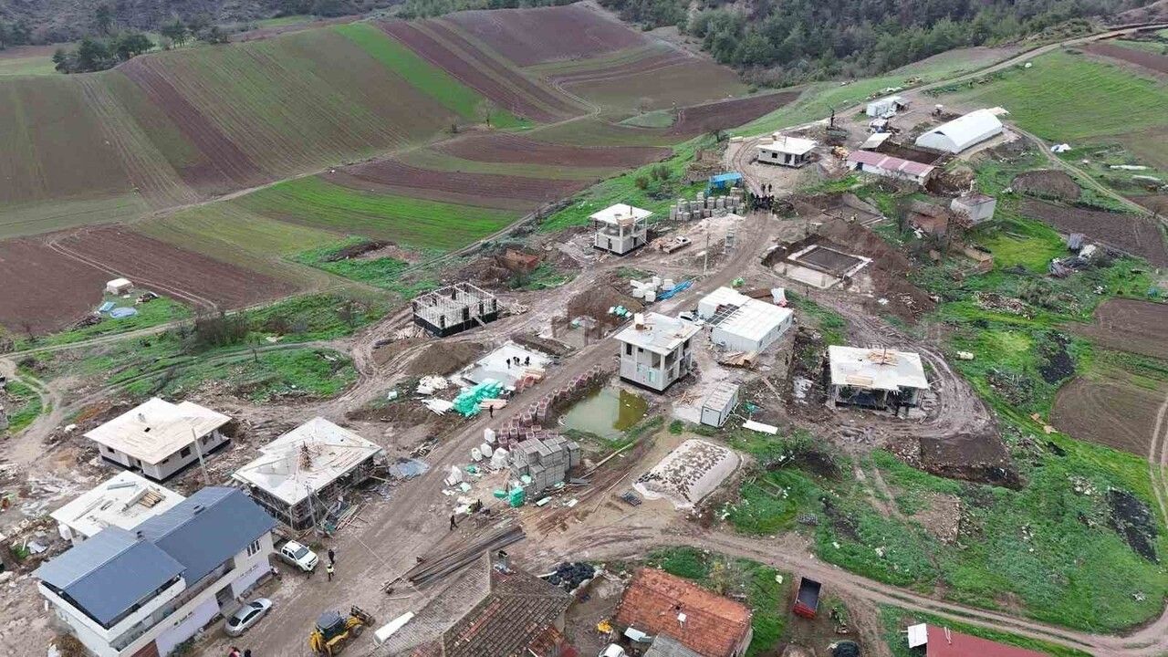 Bilecik Valisi Faik Oktay Sözer, Yangın Mağdurlarına Destek İçin Kalıcı Konutları İnceledi